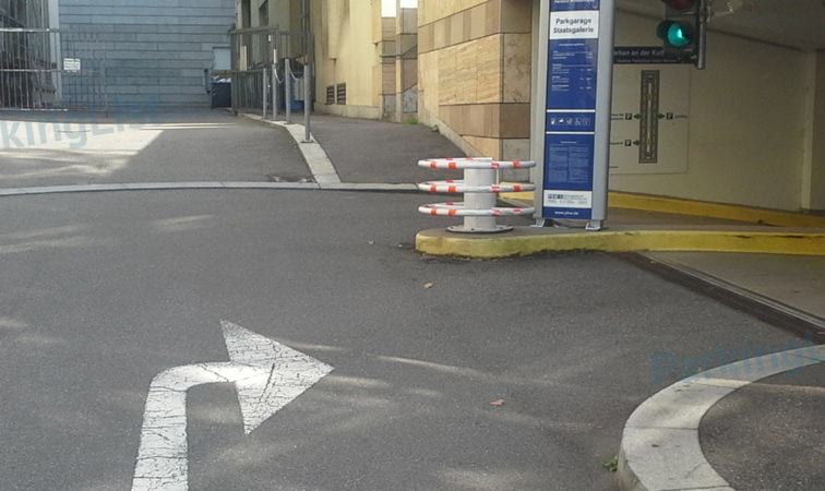 Einfahrt - Parkhaus Staatsgalerie Stuttgart 