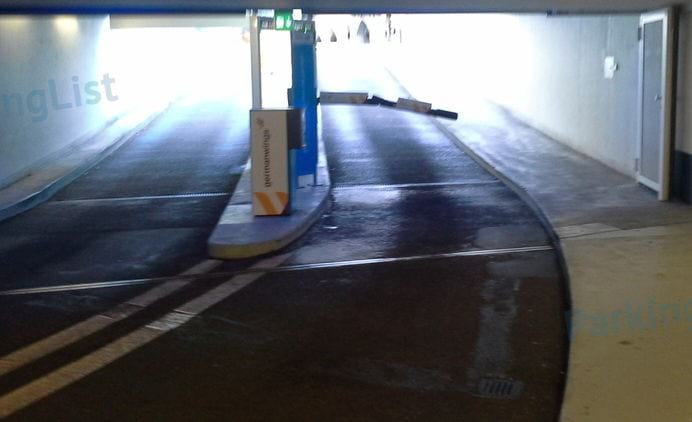 Ausfahrt - Parkhaus Schillerplatz Stuttgart 