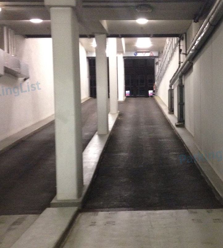 Innenansicht-2-Parkhaus Graf Adolf Platz 15 Duesseldorf 