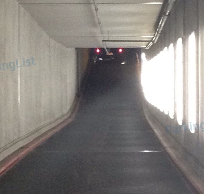 Innenansicht-2-Parkhaus Koenigsallee 59 Duesseldorf 