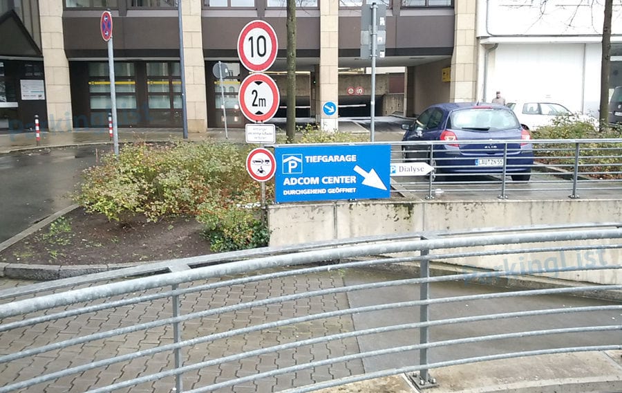 Einfahrt - Parkhaus Adcom Center Nuernberg 