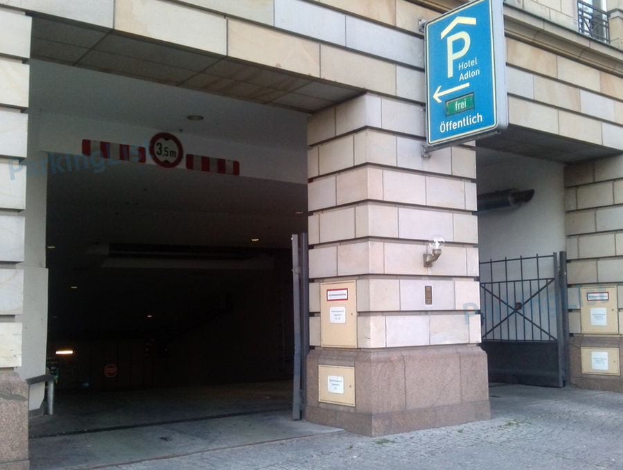 Außenansicht-2-Parkhaus Adlon Berlin 