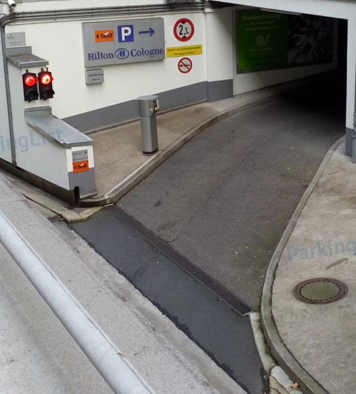 Einfahrt - Parkhaus Hilton Cologne Hotel Koeln 