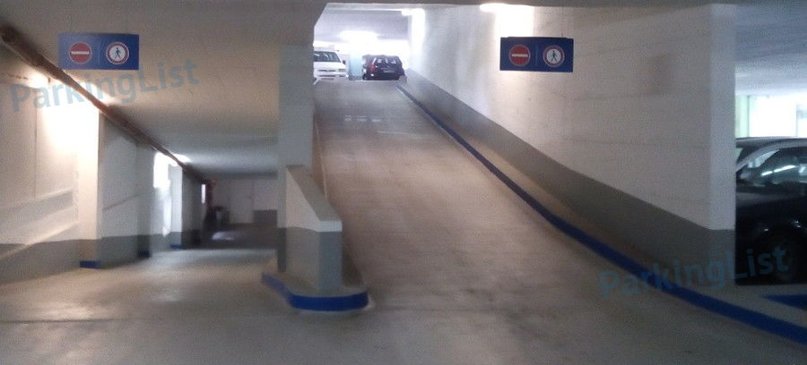 Innenansicht-2-Parkhaus Ratinger Tor Düsseldorf 