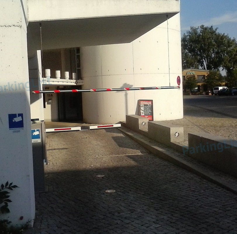 Einfahrt - Parkhaus Schiffbauergasse Potsdam 