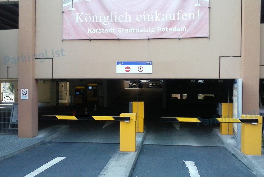 Parkhaus Karstadt/Zentrum Potsdam Parken in Potsdam