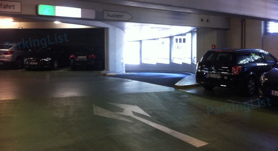Innenansicht-3-Parkhaus Am Deutschlandhaus Essen 