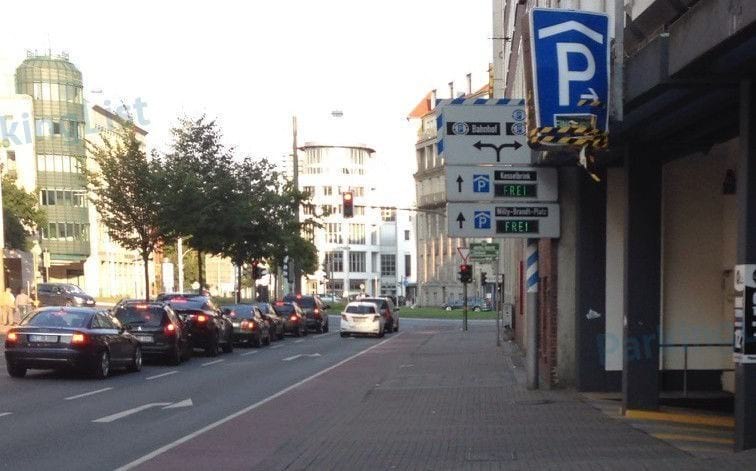 Außenansicht - Parkhaus CineStar Bielefeld 