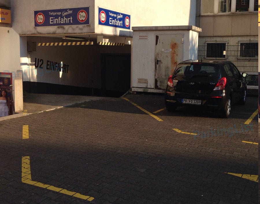 Einfahrt - Parkhaus CineStar Bielefeld 