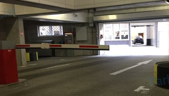 Ausfahrt - Garage Alfons Kern Schule Pforzheim 