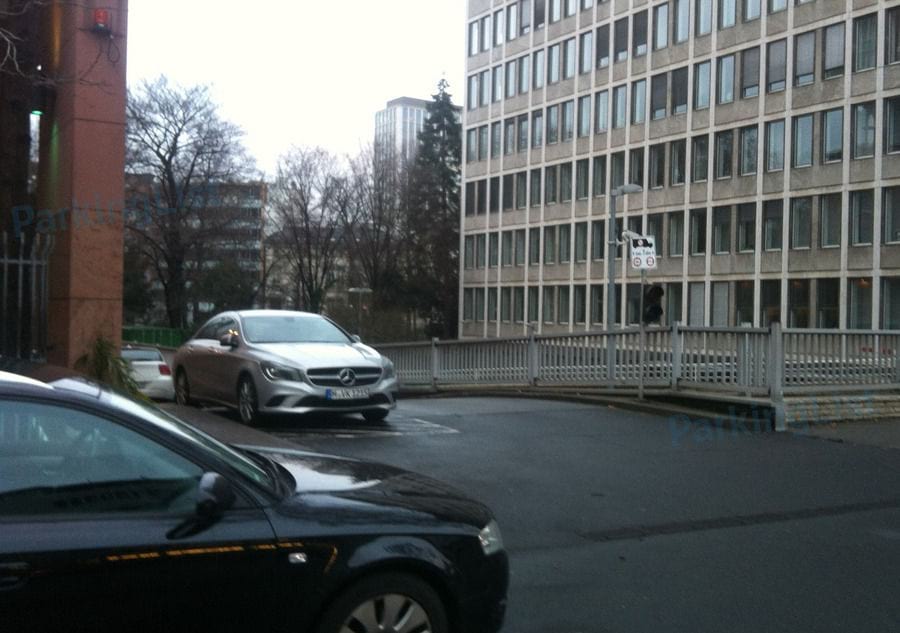 Außenansicht - Parkhaus Hilton Frankfurt 