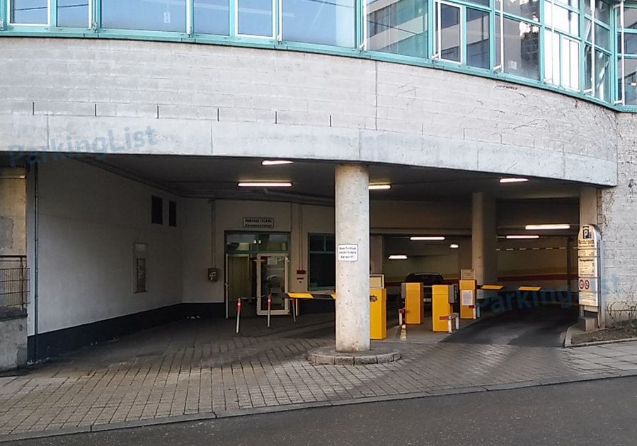 Zufahrt- Parkhaus Rotebuehlplatz Stuttgart 