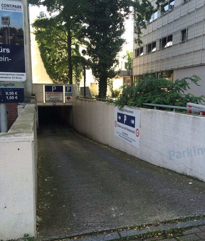 Einfahrt - Tiefgarage Berliner Freiheit Woolworth Bremen 