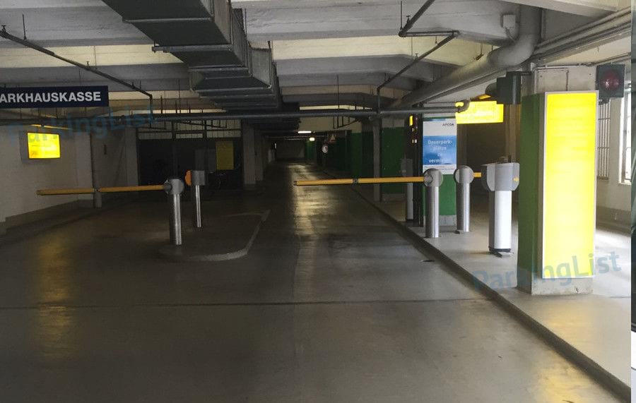Innenansicht-2-Parkhaus Neues Steintor Hamburg 