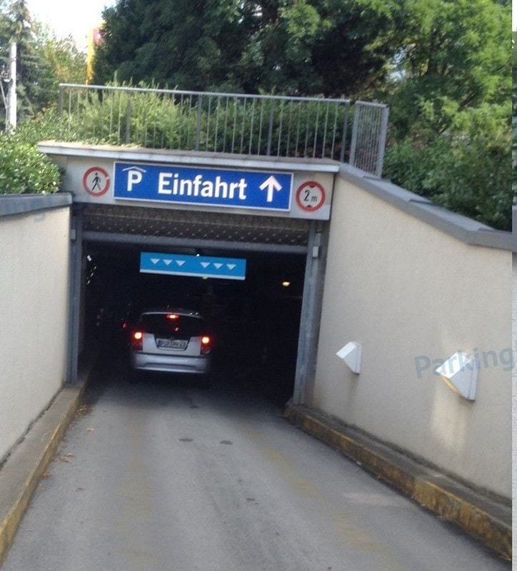 Einfahrt - Parkhaus Schiller Galerie Dresden 