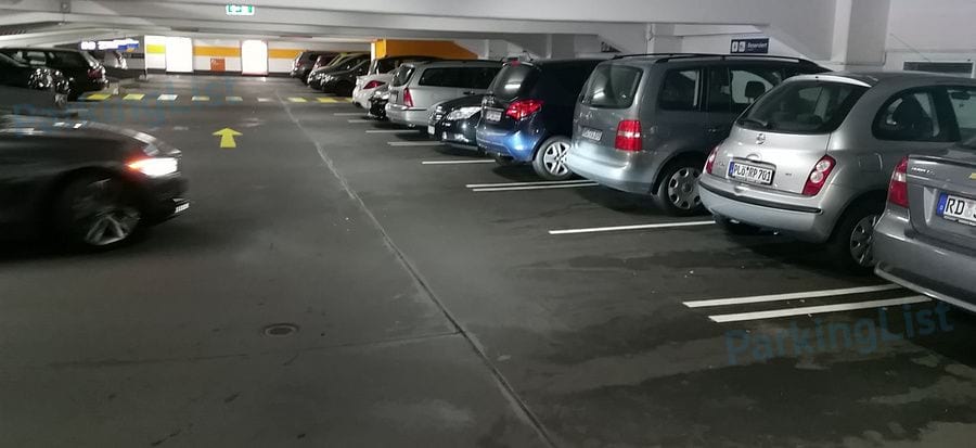 Innenansicht-Parkhaus Sophienhof Kiel 