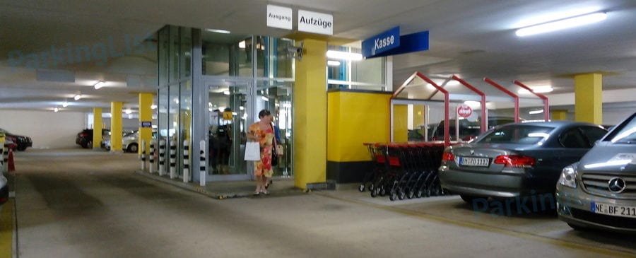 Innenansicht-2-Parkhaus Opern Passage Koeln 