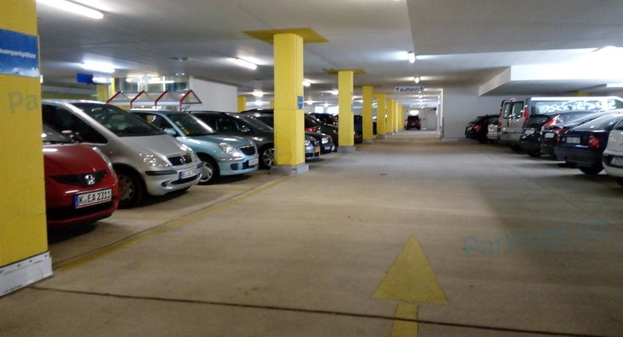 Innenansicht-3-Parkhaus Opern Passage Koeln 