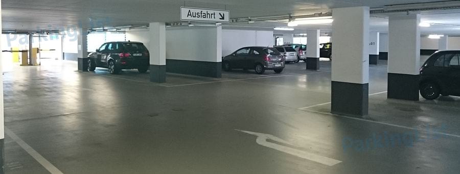 Innenansicht-2-Parkhaus Rhein Triadem Koeln 