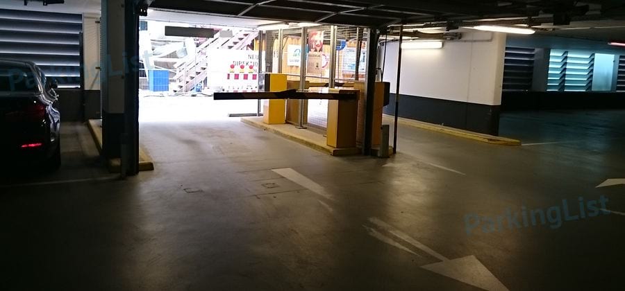 Innenansicht-3-Parkhaus Rhein Triadem Koeln 