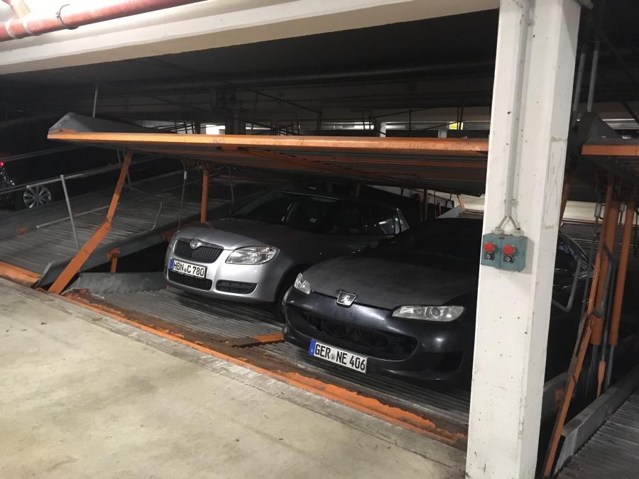 besetzte Parkplätze zur Referenz