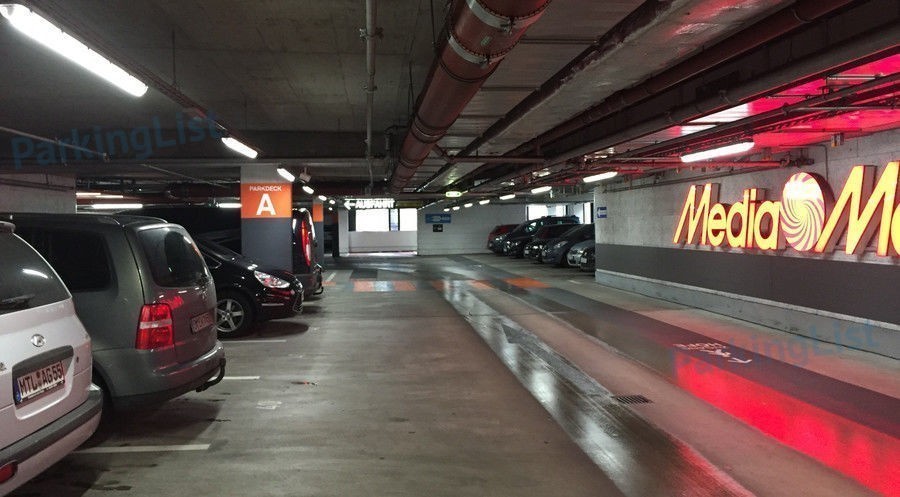 Innenansicht-1-Parkhaus-Höfe-am-Brühl-Leipzig