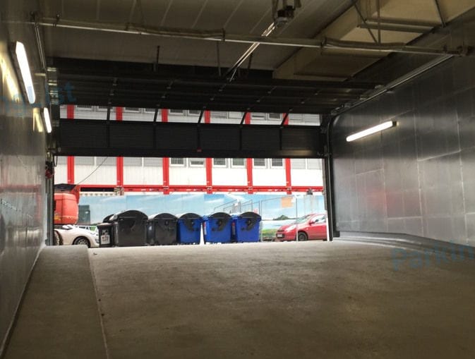 Zufahrt - Parkplatz Am Polizeipraesidium Berlin 