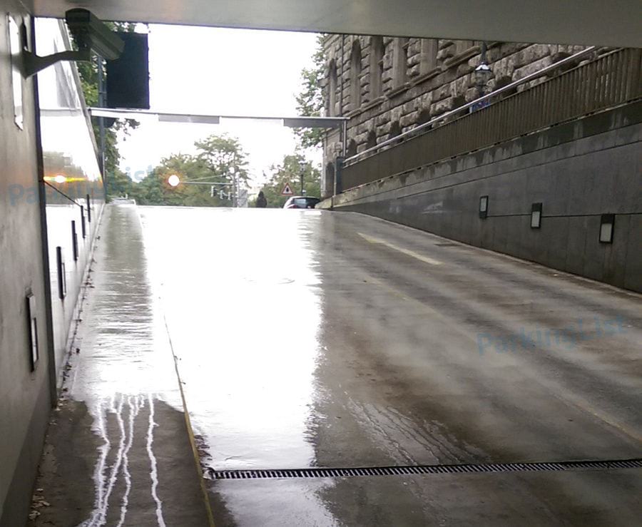 Ausfahrt - Parkhaus Burgplatz Leipzig 