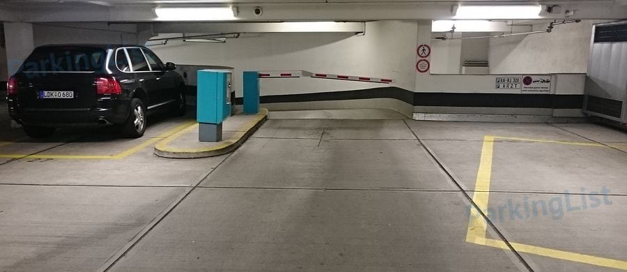 Innenansicht 2 - Parkhaus Herrenstrasse am Zirkel Karlsruhe 