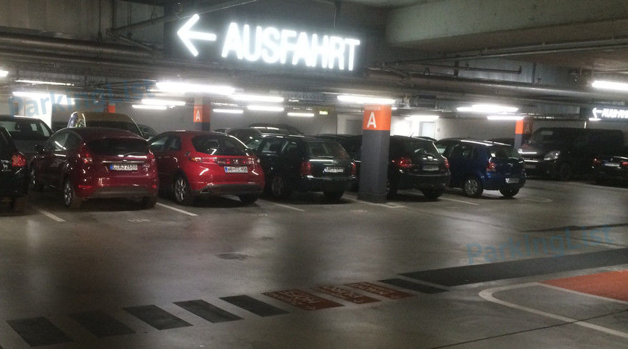 Innenansicht-2-Parkhaus-Höfe-am-Brühl-Leipzig