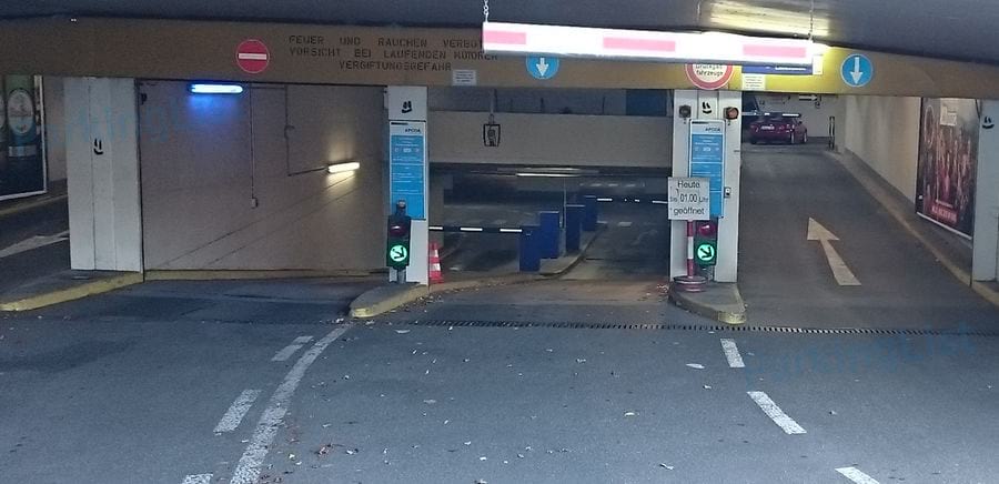 Einfahrt - Parkhaus Staatstheater Karlsruhe 