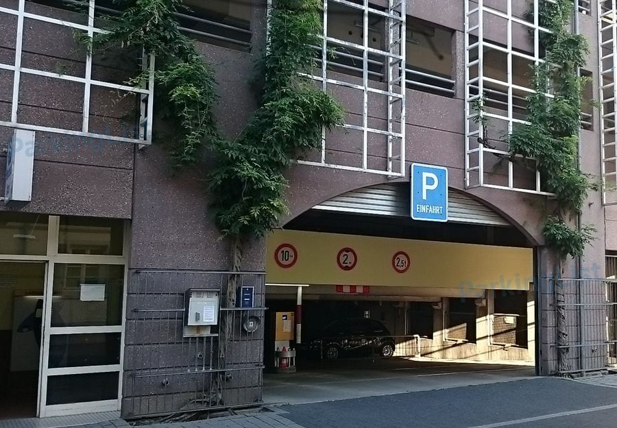 Außenansicht 2 - Parkhaus Marktplatz Karlsruhe 