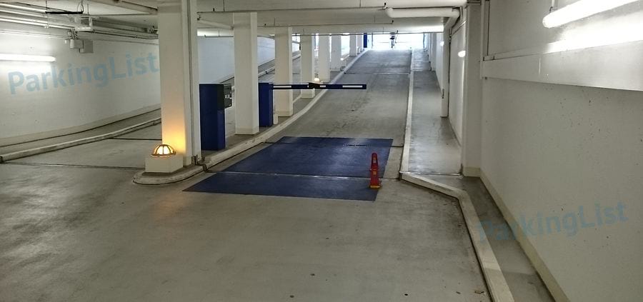 Innenansicht 2 - Parkhaus Badische Landesbibliothek Karlsruhe 