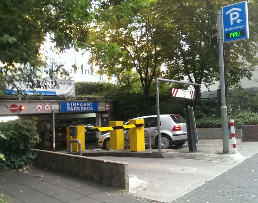 Außenansicht 1 - Tiefgarage-Parkhaus-Brueckenforum-Bonn