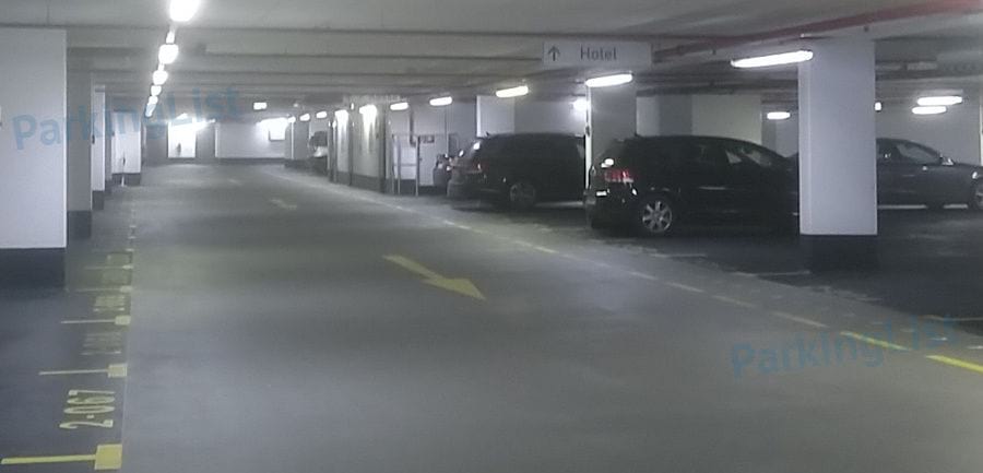 Innenansicht - Parkhaus Hotel Moevenpick Frankfurt 