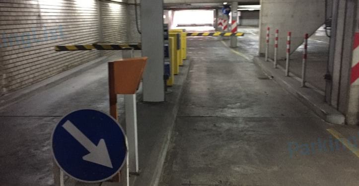 Einfahrt - Parkhaus Innenhafen Duisburg 