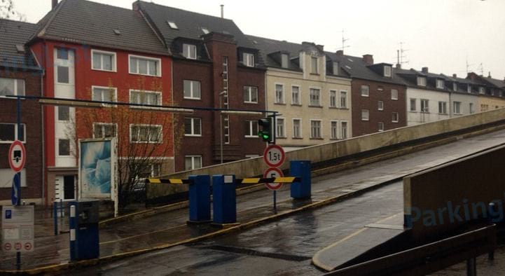 Zufahrt - Parkhaus Marxloh Center Duisburg 