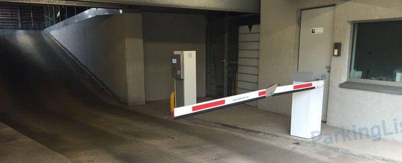 Innenansicht 2 - Parkhaus Pier Eins Duisburg 