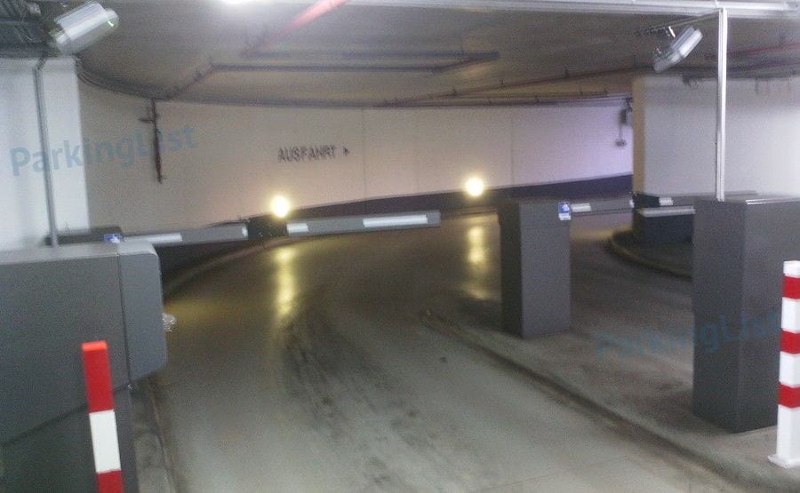 Einfahrt - Parkplatz Fort Malakoff Park Mainz 