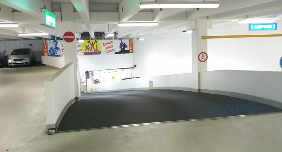 Innenansicht-2-Parkhaus Jakobsmarkt Nuernberg 