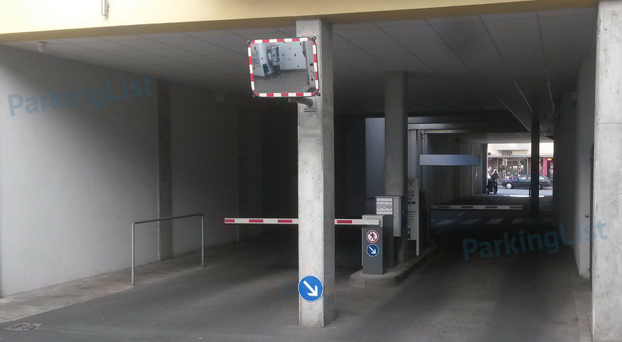 Einfahrt - Parkhaus Seinsheimgarage Würzburg 