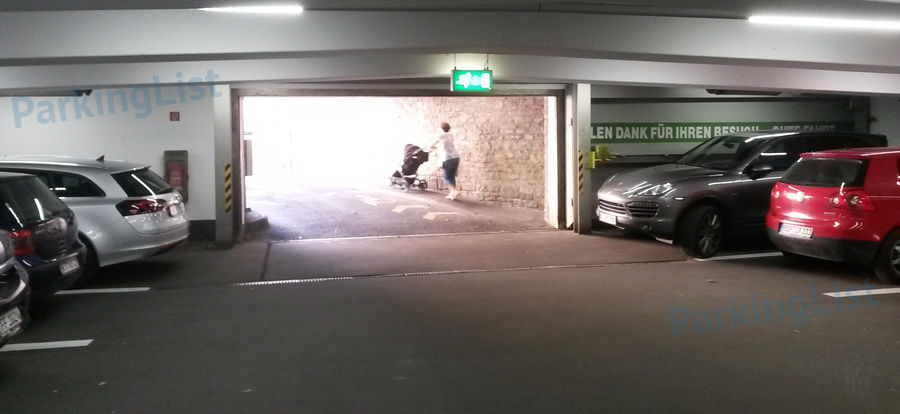 Innenansicht - Parkhaus Kranengarage Würzburg 