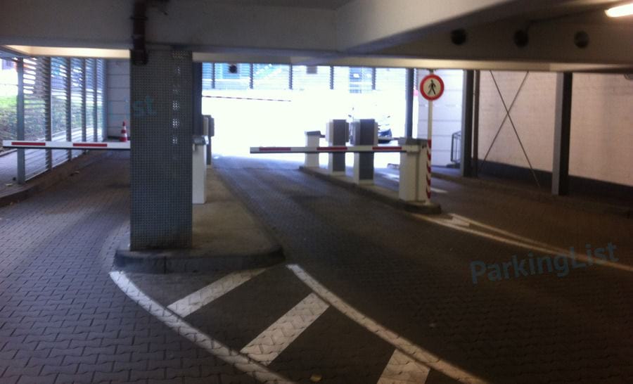 Innenansicht 2 - Parkhaus Rathaus Galerie P1 Essen 