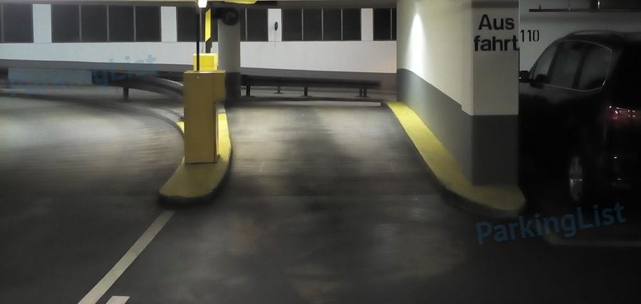 Ausfahrt - Parkhaus Maritim Koeln 