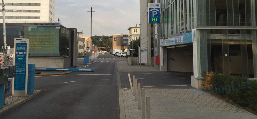 Außenansicht 1 - Parkhaus Universitaetsklinikum Frankfurt 