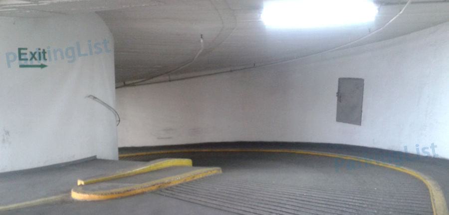 Zufahrt-Parkhaus Car Park Cristal Muenchen 