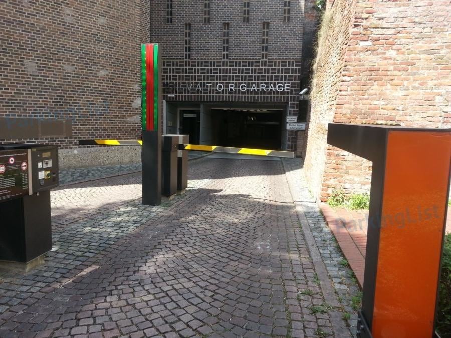 Aussenansicht 1 Parkhaus Am Salvatorplatz München