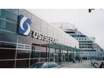 Parken am Cruise Center Ostseekai Kiel