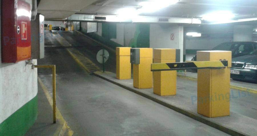 Einfahrt 1 - Tiefgarage Königshof München