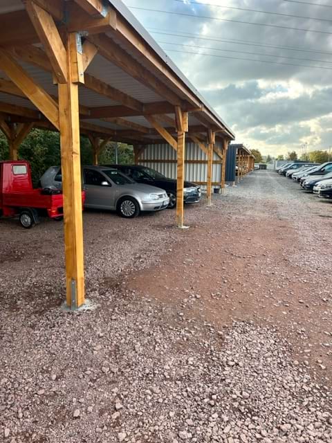 Carport Parkplatz mit Shuttle Service zum Airport Leipzig
